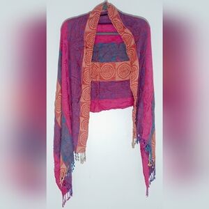 LIGHWEIGHT WOMEN'S SCARF WITH COLORFUL SWIRL DESIGN
